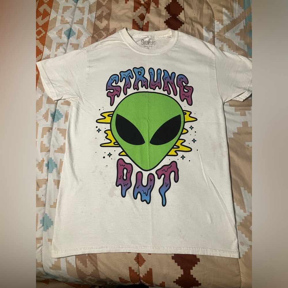 Spencer’s “STRUNG OUT” Alein T shirt S
